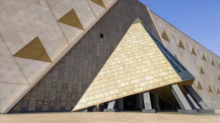المتحف المصري الكبير