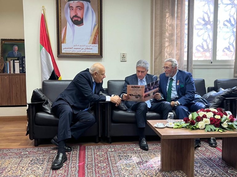 وزير السياحة والآثار يقدم رؤيته لترميم البشر والحجر فى بيت الآثاريين العرب 