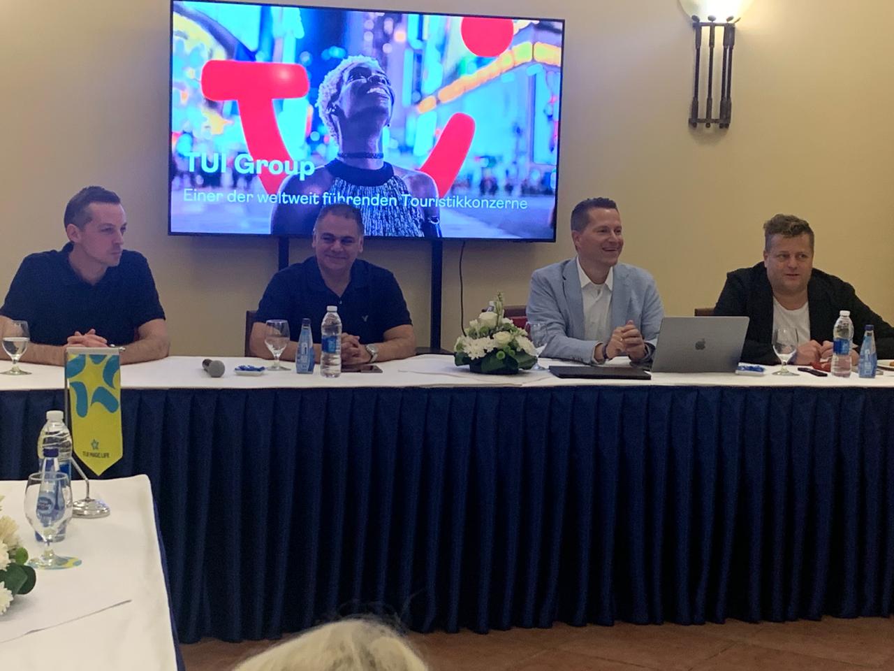 شاحنة دعائية معرض رمسيس طوكيو