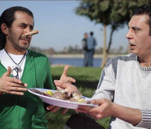 صورة أرشيفية للفنان الراحل طارق الأمير مبتسماً