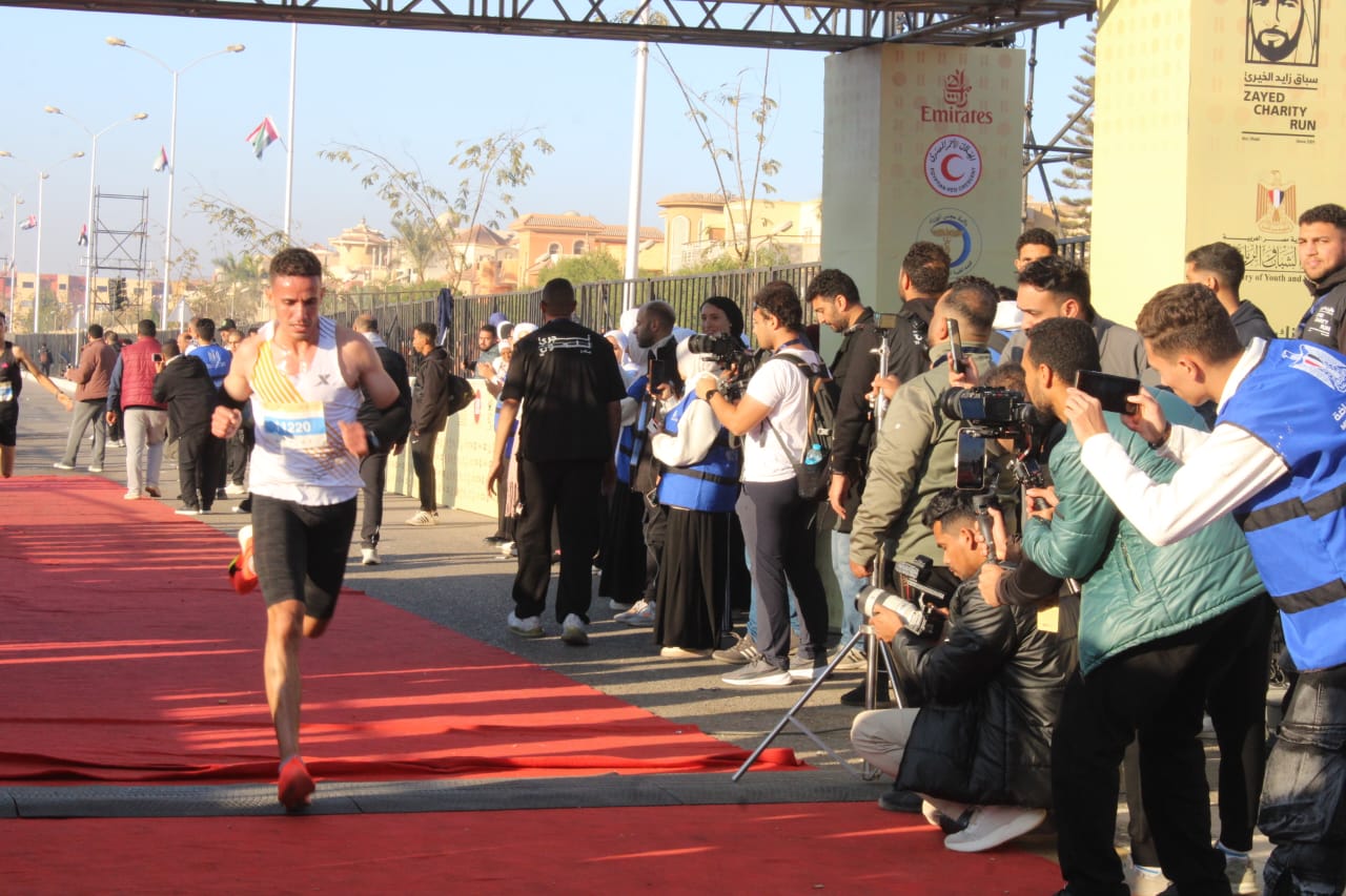 انطلاق 60 ألف متسابق في ماراثون زايد الخيري بمدينة الشيخ زايد