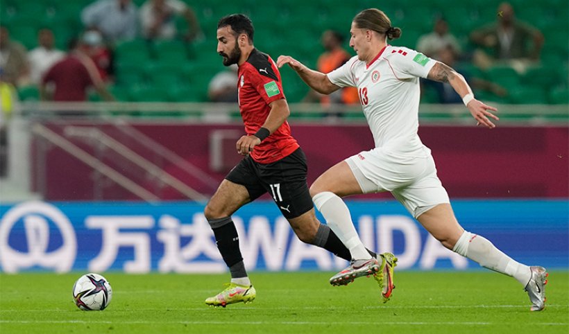 مهند لاشين لاعب منتخب مصر يؤدي تدريبات بدنية قوية استعداداً لمباراة كوت ديفوار