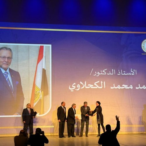 وزير السياحة والآثار يكرم الدكتور محمد الكحلاوي في احتفالية عيد الآثاريين بدار الأوبرا