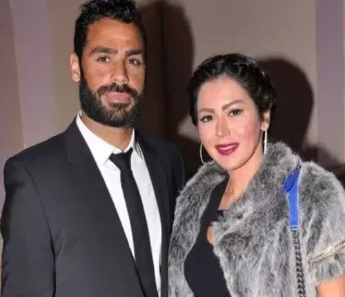 لقاء الخميسي بملابس أنيقة وفرح ابنة منير مكرم