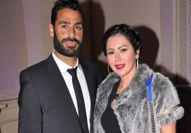 لقاء الخميسي بملابس أنيقة وفرح ابنة منير مكرم