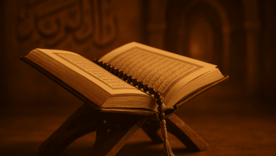 مصحف مفتوح ومسبحة في أجواء روحانية احتفالاً بليلة الإسراء والمعراج