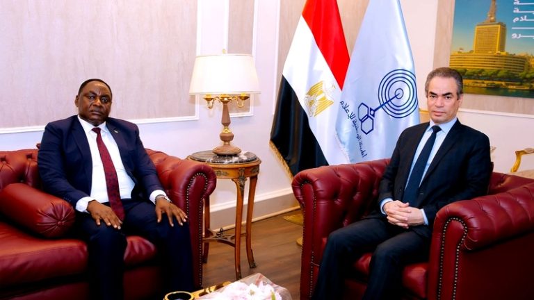 أحمد المسلماني رئيس الوطنية للإعلام يستقبل سفير تنزانيا بماسبيرو