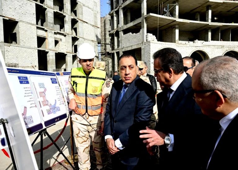جولة تفقدية لرئيس الوزراء في مستشفى هليوبوليس الجديدة