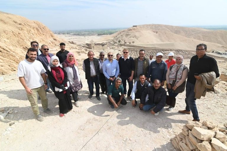 الأمين العام للمجلس الأعلى للآثار يتفقد عددًا من المشروعات الأثرية بالأقصر