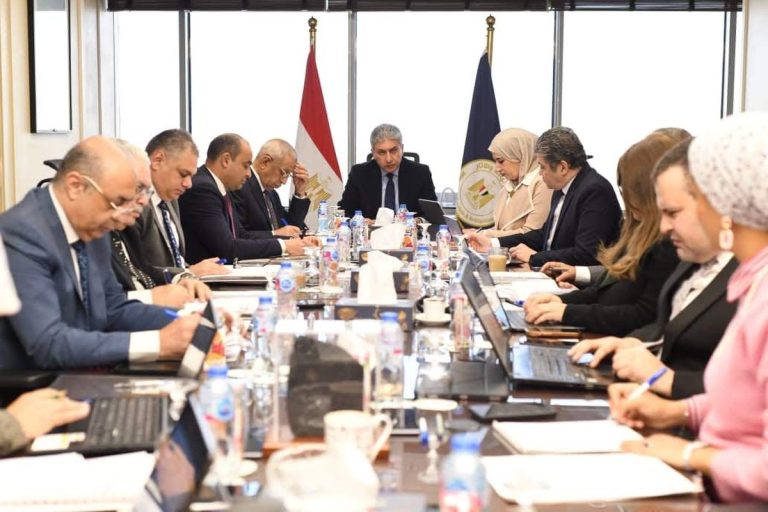 السيد شريف فتحي وزير السياحة والآثار خلال اجتماع مجلس إدارة صندوق دعم السياحة
