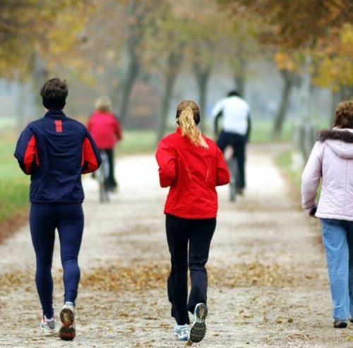 فوائد المشي يومياً للصحة العامة