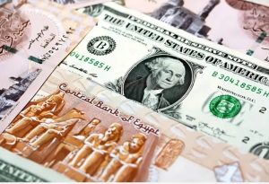 تراجع سعر الدولار اليوم مقابل الجنيه المصري في شاشات عرض البنوك المصرية