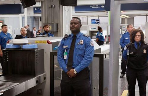 ازدحام في مطار أمريكي وطوابير أمام أمن المطار نتيجة أزمة تمويل وزارة الأمن الداخلي الأمريكية