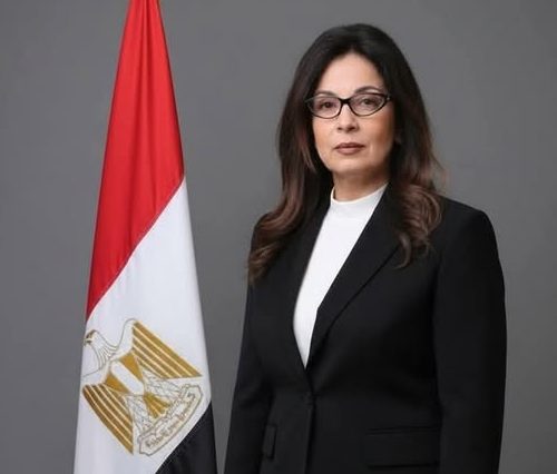 الدكتورة جيهان زكي وزيرة الثقافة