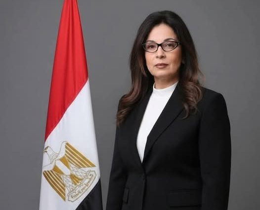 الدكتورة جيهان زكي وزيرة الثقافة