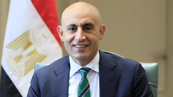 وزير التعليم يتابع سير العملية التعليمية ويقرر صرف مستحقات المعلمين