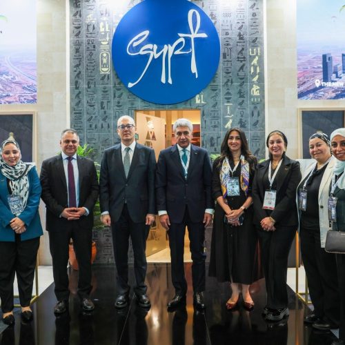 وزير السياحة شريف فتحي والوفد المصري في معرض EMITT السياحي بتركيا