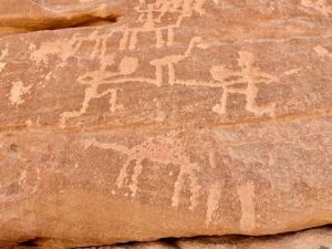 نقوش صخرية نادرة تعود لآلاف السنين مكتشفة في وادي عرادة قرب سانت كاترين
