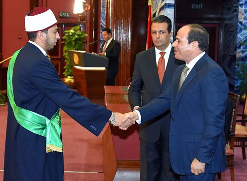 الرئيس السيسي يكرم حفظة القرآن الكريم في احتفالية ليلة القدر