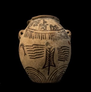 القطع الأثرية المختارة في متاحف الآثار لليوم العالمي للمرأة وعيد الأم