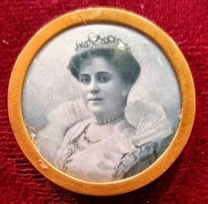 القطع الأثرية المختارة في متاحف الآثار لليوم العالمي للمرأة وعيد الأم