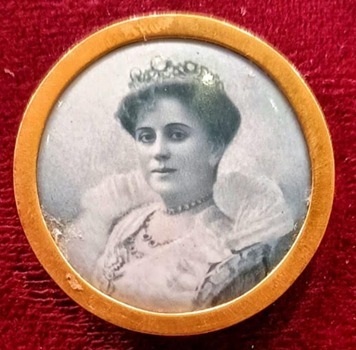 القطع الأثرية المختارة في متاحف الآثار لليوم العالمي للمرأة وعيد الأم