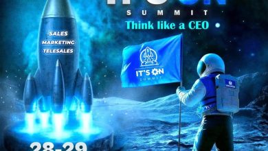 شعار "IT'S ON SUMMIT" يمثل رمز النجاح والتطور في عالم الأعمال.