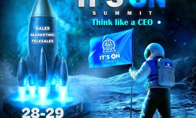 شعار "IT'S ON SUMMIT" يمثل رمز النجاح والتطور في عالم الأعمال.