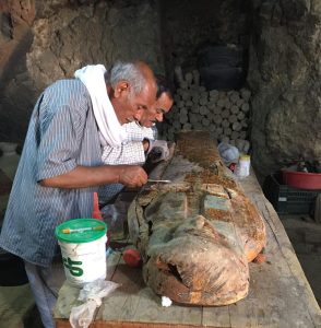 خبيئة الأقصر الجديدة وبرديات عصر الانتقال الثالث