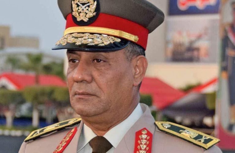 وزير الدفاع الفريق أشرف سالم زاهر