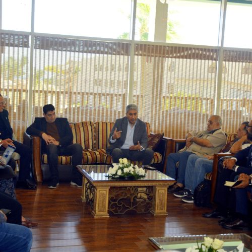 اجتماع وزير السياحة والآثار مع أعضاء غرفة الغوص بشرم الشيخ