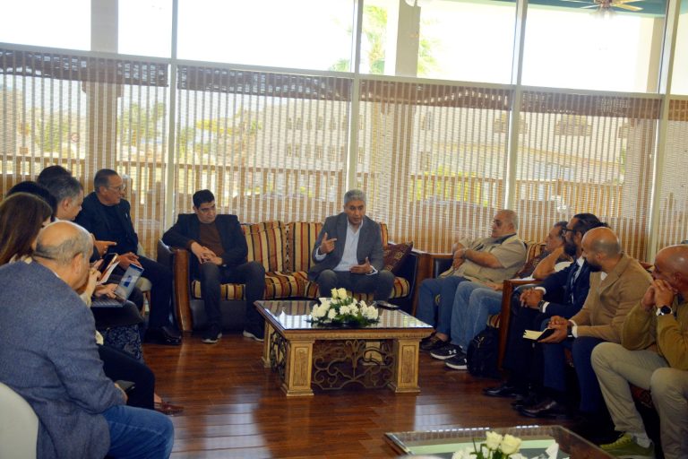 اجتماع وزير السياحة والآثار مع أعضاء غرفة الغوص بشرم الشيخ