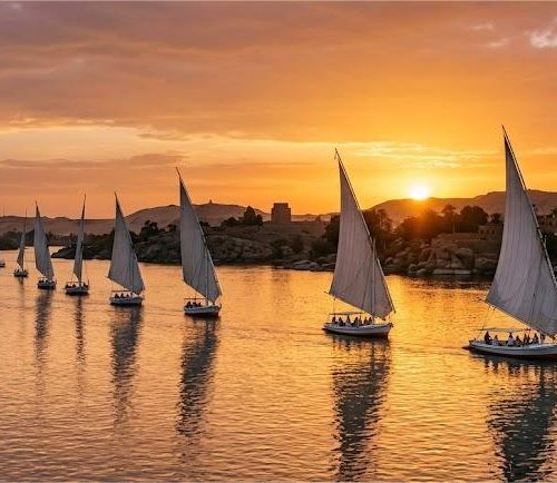 المراكب الشراعية في أسوان عند غروب الشمس