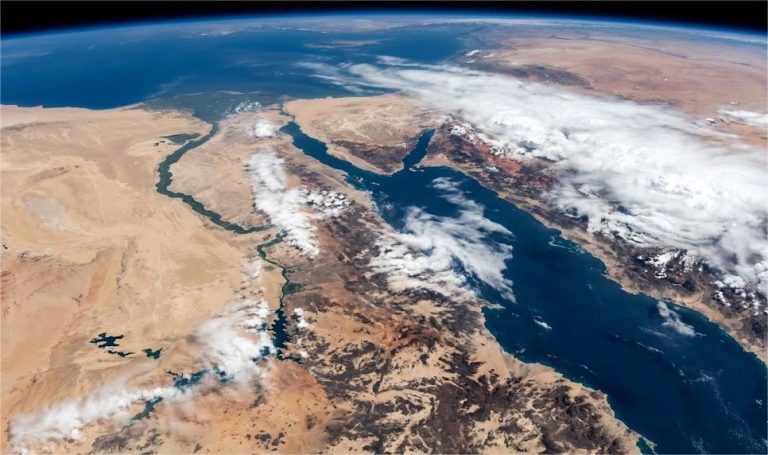 صور الأقمار الصناعية ترصد تدفق السحب والأمطار على جنوب الصعيد والبحر الأحمر