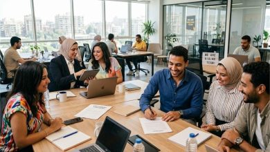 شباب مصريون يوقعون عقود عمل ضمن 9430 فرصة عمل جديدة أعلنها وزير العمل