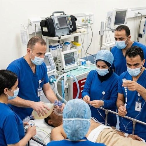 أطباء قسم الطوارئ كفر الشيخ أثناء إنقاذ حياة مريض توقف قلبه