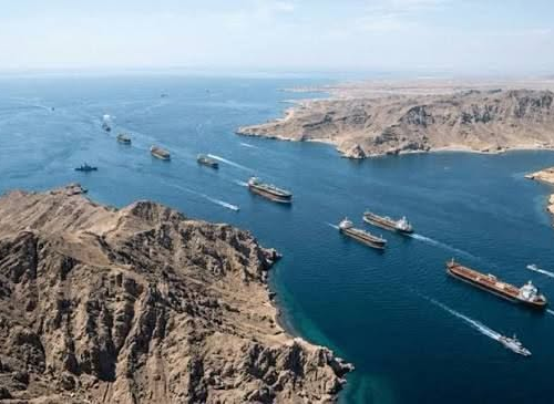 إيران تعلن إعادة إغلاق مضيق هرمز وتتهم أمريكا بالقرصنة البحرية