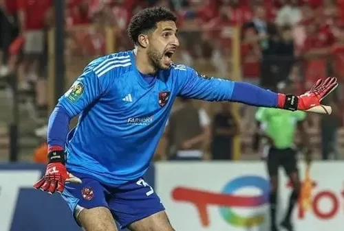 مصطفى شوبير يحرس مرمى الأهلى أمام سموحة في دوري نايل