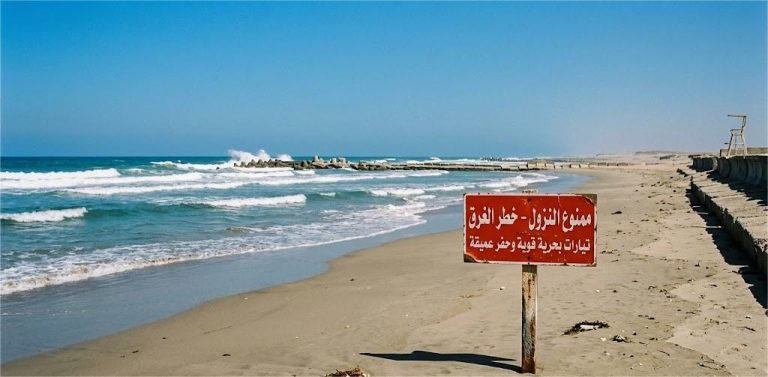 تحذير الوحدة المحلية لرأس البر لزوار شم النسيم من النزول للبحر