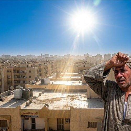 موجة حارة شديدة تضرب مصر مع رياح خماسينية مثيرة للأتربة يوم الجمعة