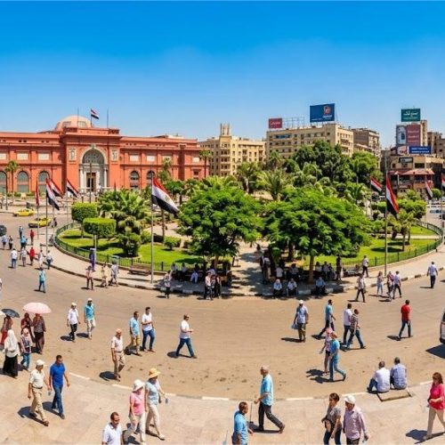 طقس حار في القاهرة اليوم - ميدان التحرير تحت أشعة الشمس حالة الطقس اليوم