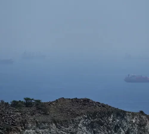 الحرس الثوري يعلن إغلاق مضيق هرمز حتى رفع الحصار الأميركي ويحذر السفن من الاقتراب