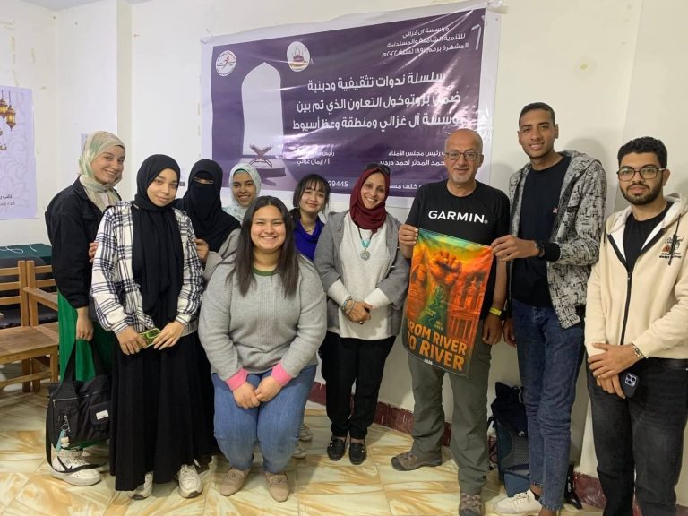 جامعة أسيوط، الخدمة الاجتماعية، الرحالة الأردني، عبدالرحيم العرجان، نهر الأردن، نهر النيل، أرض العجائب، مشاريع تخرج، مؤسسة آل الغزالي