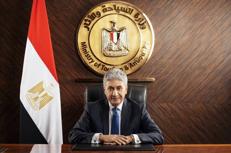 وزير السياحة والآثار شريف فتحي يبعث برقية تهنئة إلى قداسة البابا تواضروس بمناسبة عيد القيامة المجيد