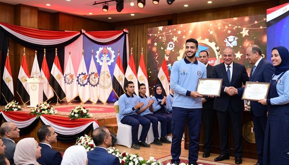 طلاب مدارس التكنولوجيا التطبيقية