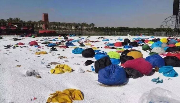 سيارة شرطة مصرية تشير لجهود وزارة الداخلية في حفظ الأمن