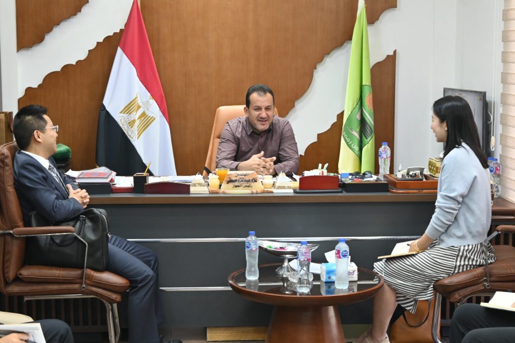 اجتماع جهاز تنمية العاشر من رمضان مع الوفد الصيني