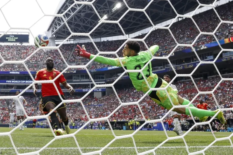 حارس مرمى منتخب مصر مصطفى شوبير يتألق في المونديال