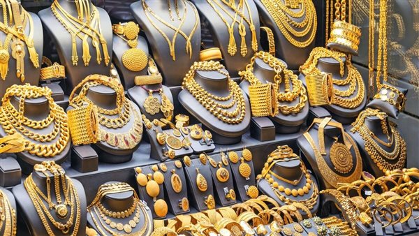 الذهب “ينتفض” في مصر.. عيار 21 يقفز 40 جنيهاً والأونصة تحطم حاجز الـ 4300 دولار!