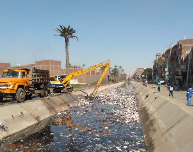 إلقاء القمامة فى الترع بعد تبطينها